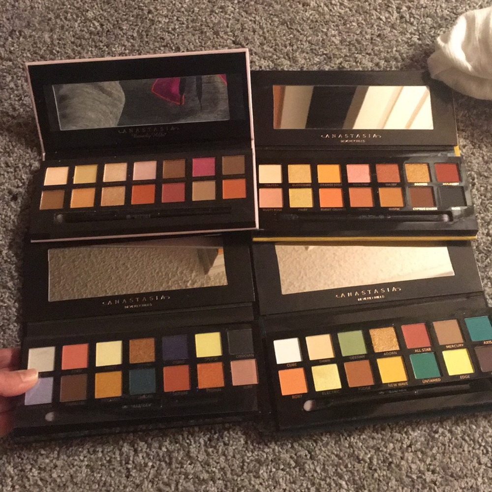Bundle (4) Anastasia Beverly Hills palette